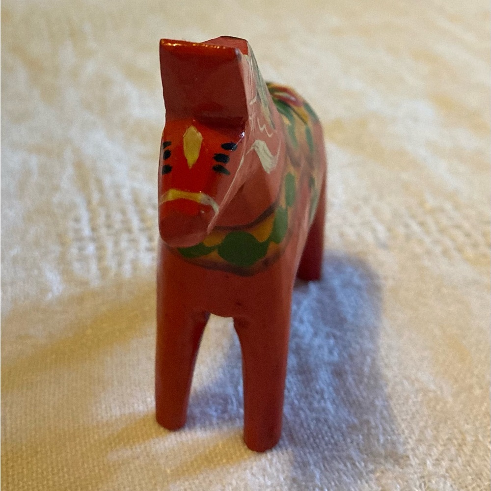 Vintage Handcarved and Painted Swedish Wooden Dala Horse with Original Label - Picture 3 of 7